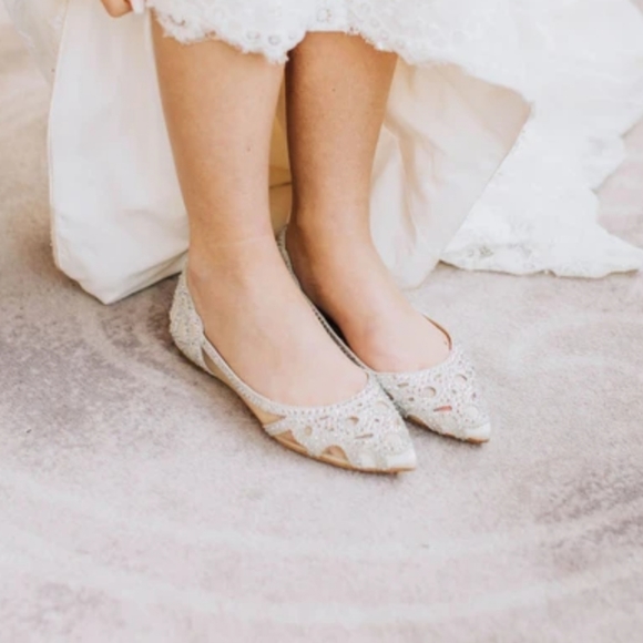 Badgley Mischka Gigi flats NWOB - Picture 2 of 15